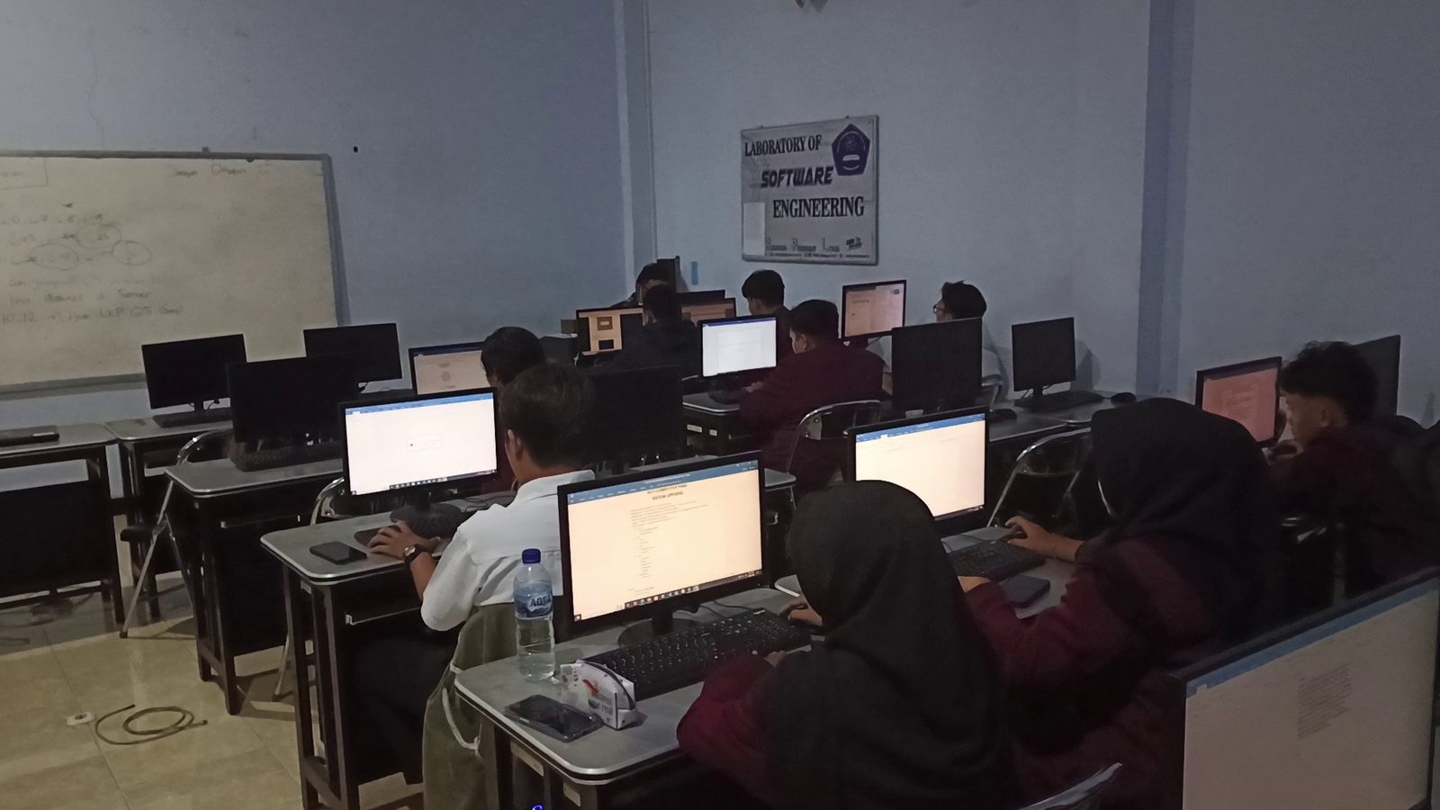 Kegiatan belajar mengajar pendidikan 1 tahun inti computer
